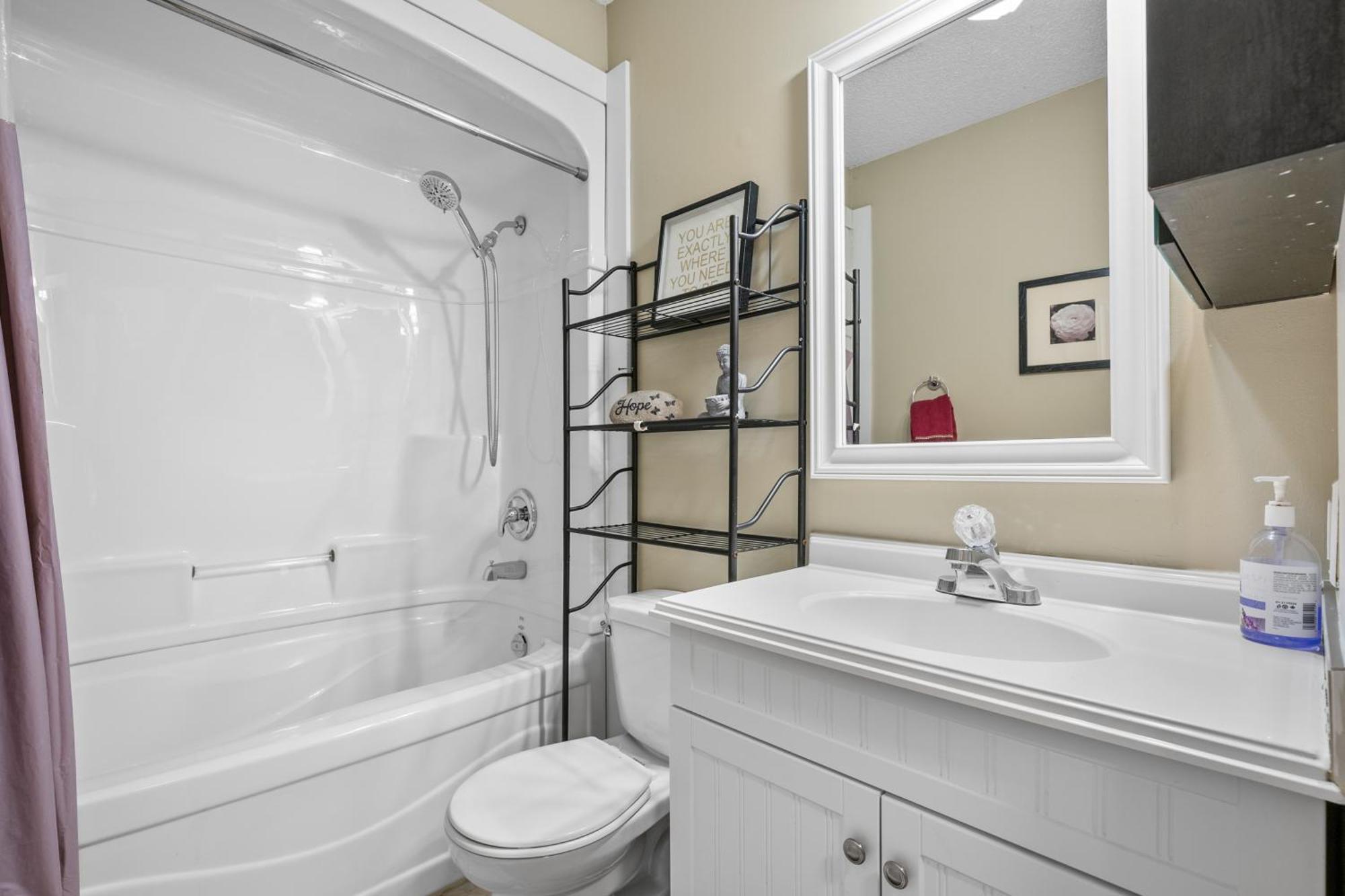 Homestay Mt Pleasant Fangzi Calgary