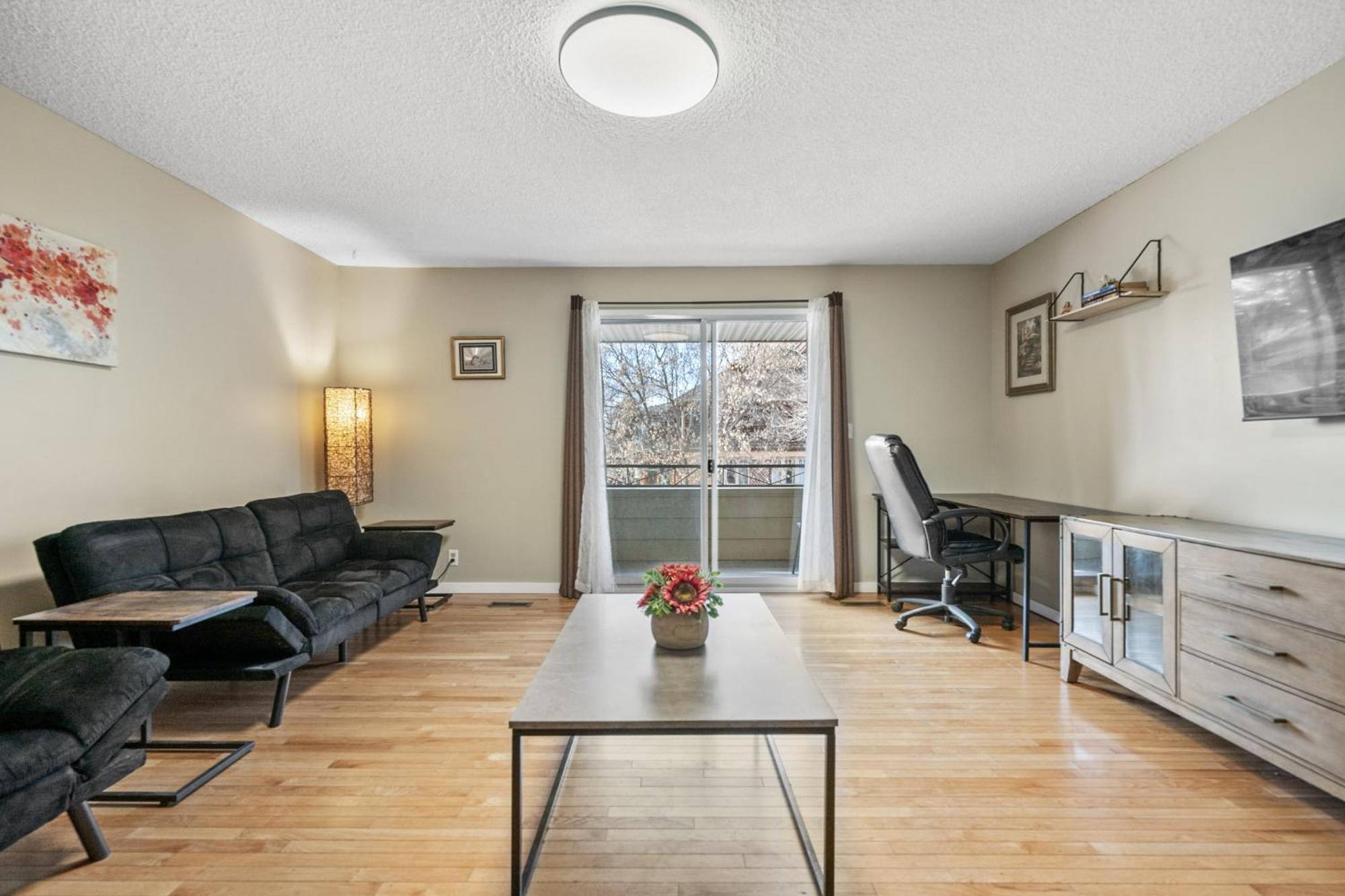 Mt Pleasant Fangzi Homestay Calgary